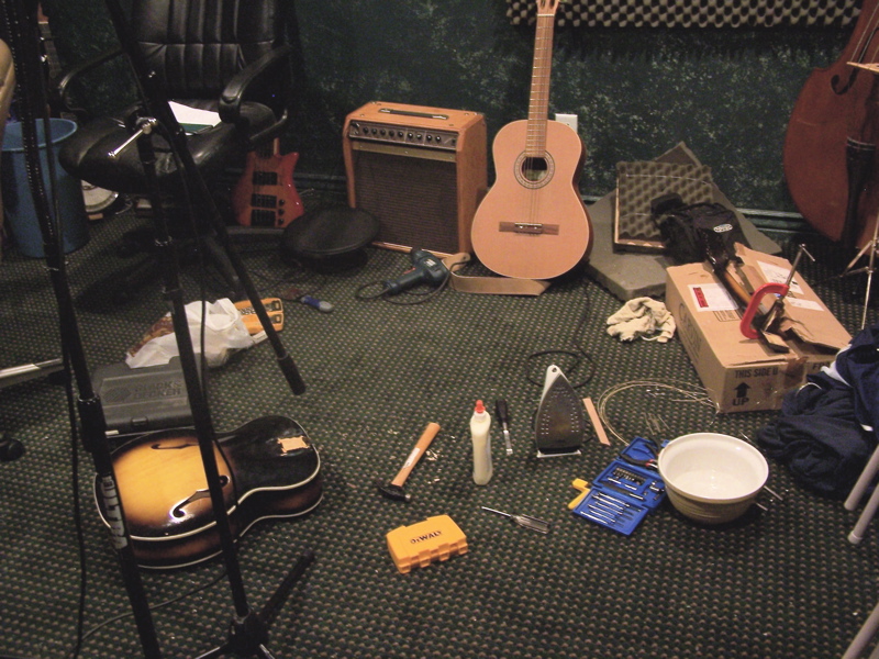 The Harmony guitar is the one in the lower left. No offense, but I didn’t like the black and yellow finish.